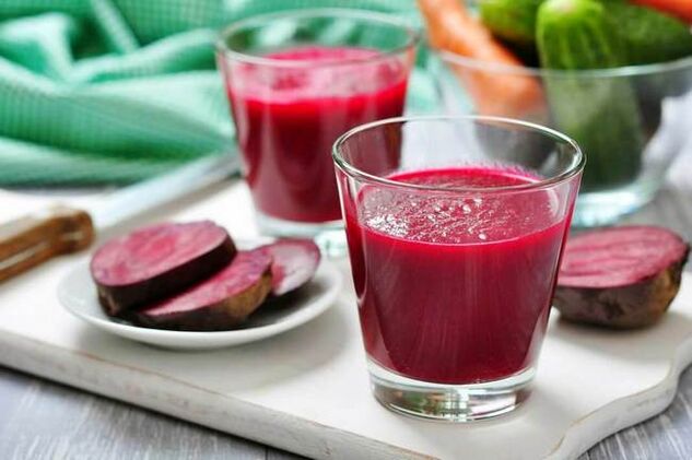 عصير الشمندر الأحمر لتناول طعام الغداء على نظام غذائي لإنقاص الوزن